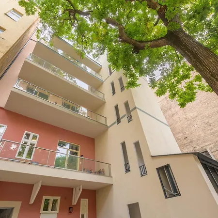 Seasons Andrassy Apartament