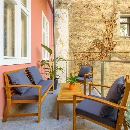 Seasons Andrassy Apartment *