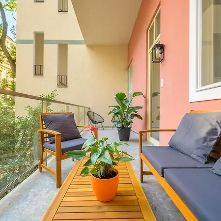 Seasons Andrassy Apartment *