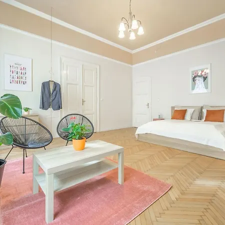 Apartment Seasons Andrassy Budapest