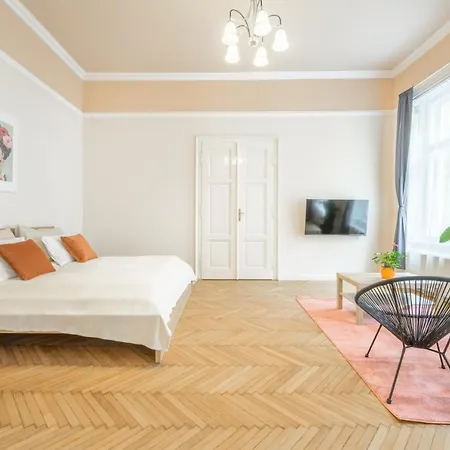Seasons Andrassy Apartment Budapest