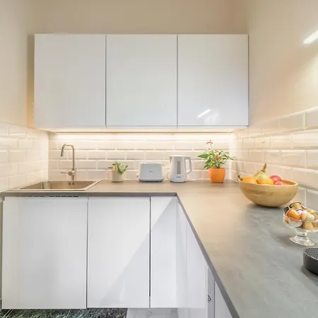 Seasons Andrassy Apartment