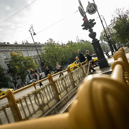 Seasons Andrassy Apartment *