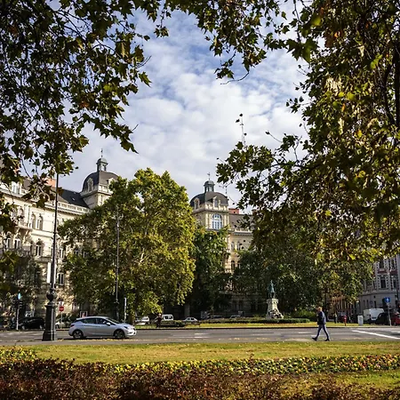 Seasons Andrassy Apartment Budapest